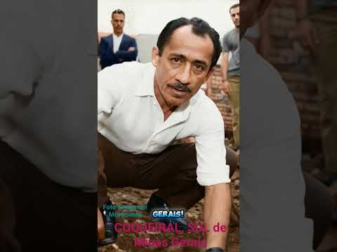 Foto Antiga em Movimento: Construção da Cantina em Coqueiral no Sul de Minas Gerais