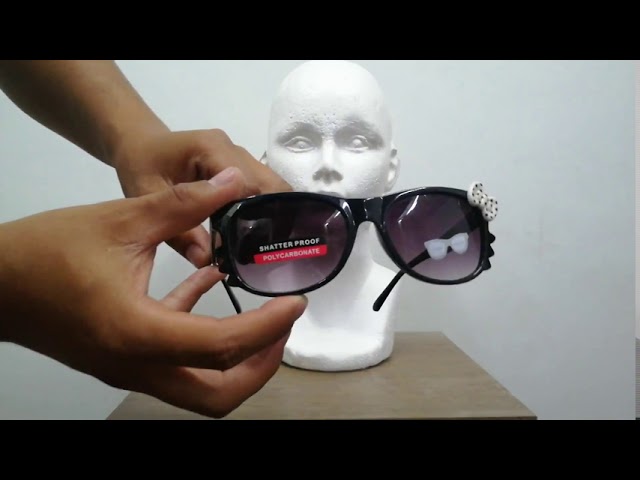 Vídeo relacionado con Gorra y Gafas de Sol Hello Kitty Set Infantil Original para Niñ@s Unisex - Hello Kitty Accesorios Verano Gafas Protección UV y Gorra Ajustable