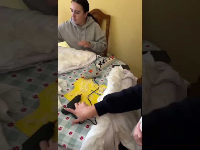 Vídeo relacionado con ZORVYN 2 pares, disfraz divertido de carnaval para adultos y niños, calcetines divertidos para adultos, mujer, graciosos, patas de pollo, de gallina, de pollo largos, chicken socks