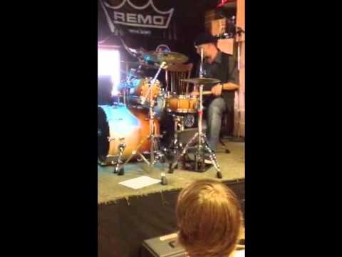 Scott Rockenfield playing intro to Anarchy X