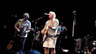 Jimmy Buffett Paris 2009 - Turn up the Heat Chill the Rose (NEW SONG - FIRST PERFORMANCE)