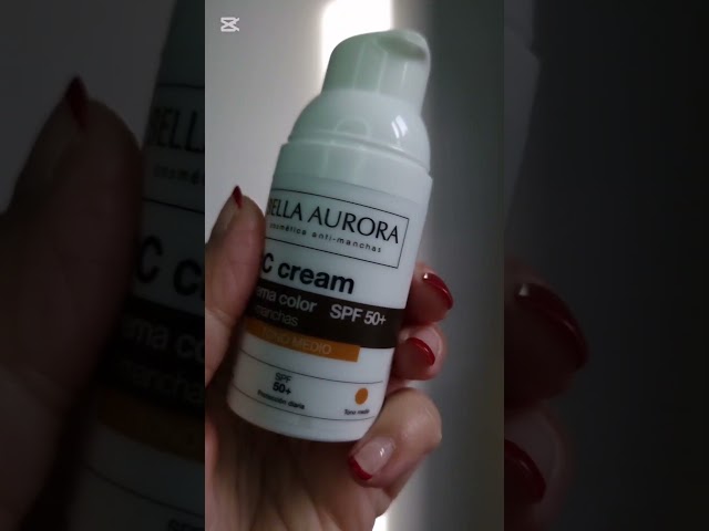 Vídeo relacionado con BELLA AURORA - CC Cream Antimanchas Extracubriente SPF50+ 30 ml, Protector Solar Antimanchas, Crema Color Antimanchas, para Hiperpigmentaciones y Unificar el Tono, Crema Solar Facial, Cobertura Óptima