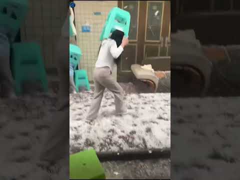 Heavy hail and rain storm inundated roads in Guizhou 贵州多地突降冰雹暴雨,马路变冰河 #中国 #中國 #hail #disaster #冰雹#灾难