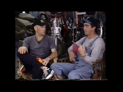 R.E.M. 1994-12 - 'MTV Year In Rock', MTV, USA (News feature surrounding the release of 'Monster')