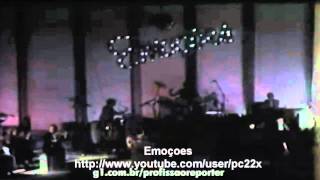 Roberto Carlos canta Emoçoes 1983