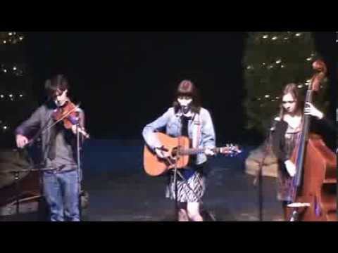 Molly Tuttle Trio - "You Didn't Call My Name"