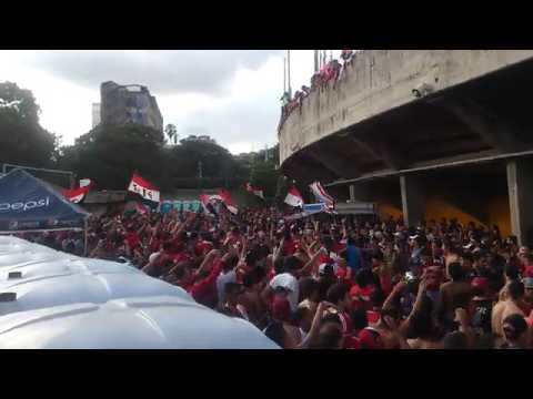 ""LA BARRA DEL ROJO YA LLEGÓ" | CARACAS - LOS DEMONIOS ROJOS (Sub: ES/EN)" Barra: Los Demonios Rojos &bull; Club: Caracas