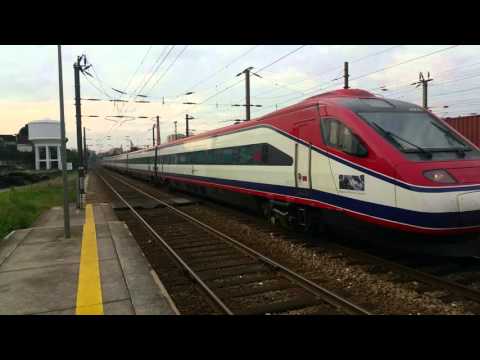 ALFA PENDULAR 4009 + IC 5608-3 Com ½ Vouguinha a bordo.