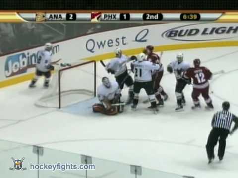 Shane O'Brien vs Dave Scatchard Oct 7, 2006