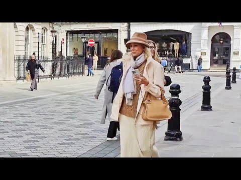 STREET FASHION TRENDS IN LONDON 2023.