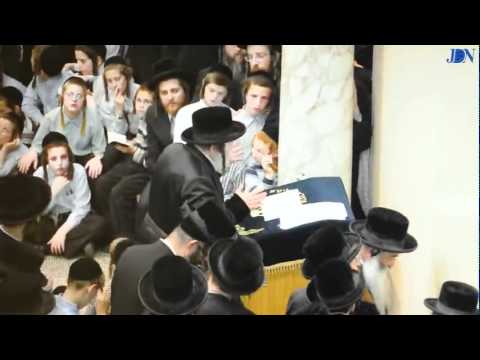 Viznitz Rebbe Counting Sefira 5772