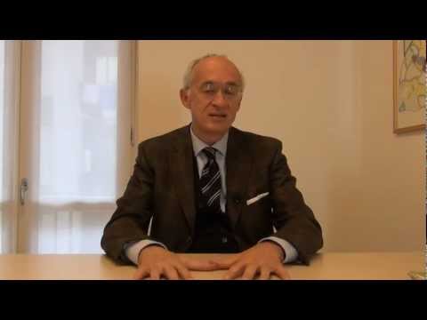 Dolore addominale nella parte posteriore Concetto di osteocondrosi cervicale