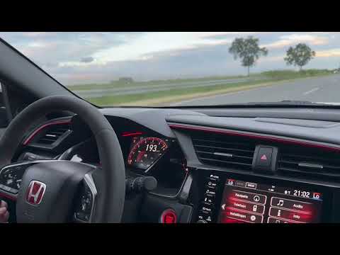 Honda Civic Type R FK8 vs BMW 330e G20 – Roll Race Battle