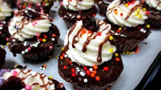 בקלי קלות- קפקייקס שוקולד מפנקים (ליהי קרויץ - מטבח בקלי קלות) - התמונה מוצגת ישירות מתוך אתר האינטרנט יוטיוב. זכויות היוצרים בתמונה שייכות ליוצרה. קישור קרדיט למקור התוכן נמצא בתוך דף הסרטון