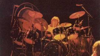 Black Sabbath - Supernaut / Rock &#39;N&#39; Roll Doctor (Live 1983)
