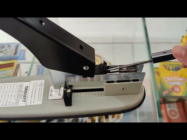 Vídeo relacionado con Swingline Grapadora, capacidad de 30 hojas, grapadora comercial 747, sin atascos, metal, negro mate (S7074742)