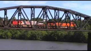 preview picture of video 'CSX Q368 Mixed Freight at Homestead, PA'