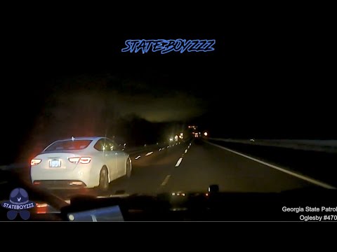 La Chrysler 200 fugge dagli agenti della contea di Clayton | Il criminale si arrende quando un ag...