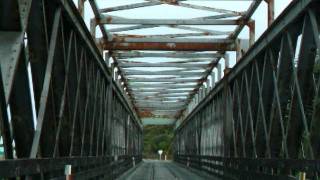 preview picture of video 'One lane rail and road bridge in Hokitika, New Zealand'