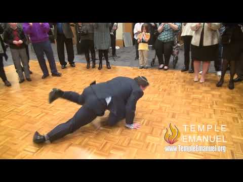 Rabbi Isaacs Dancing - Simchat Torah 2017
