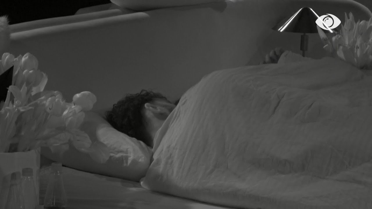 “Kush është pjesa e trupit që të pëlqen më shumë?”/ Aldo pyet Rizartën gjatë bisedës