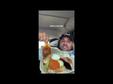 First Time Eating Panes con Pollo — Salvadoran Street Food Heaven