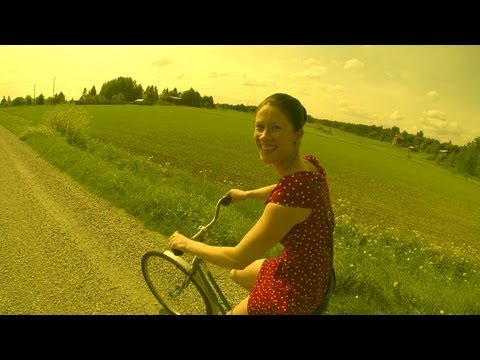Retropop - Rakkaus yllättää (Official Music Video)
