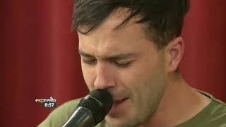 Matthew Mole Performs “Run”