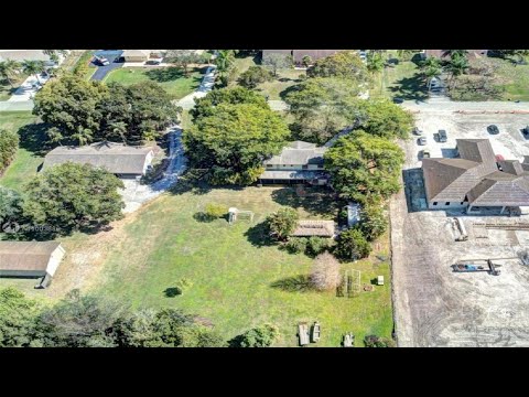 5101 SW 195 Ter, Southwest Ranches, FL Presented by Desare Kohn-Laski.
