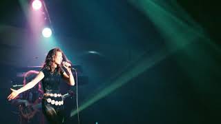 Céline Dion talks about “Nothing Broken But My Heart” and how she interpreted the song [1992]