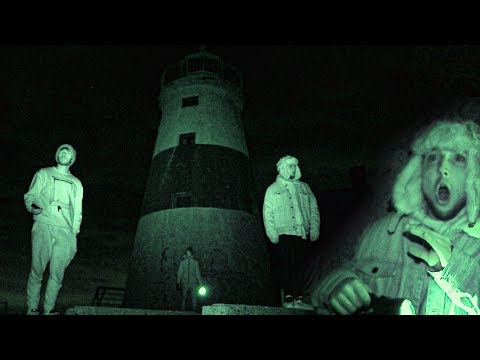 OVERNIGHT ON EXECUTION ROCKS LIGHTHOUSE! (Demons exist...) Video