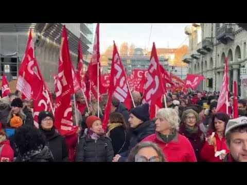 Sciopero generale, corteo Cgil a Torino contro la manovra