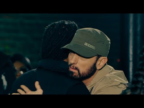 "Sweetheart, don't cry!" - Eminem hugs contestant on Rhythm & Flow Season 2