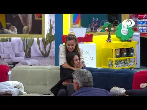 Momente gazmore/ Olta ngacmon dhe puth Kiarën - Big Brother Albania Vip 2