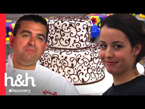 Buddy pone a prueba a nueva repostera y Grace enloquece con los clientes | Cake Boss | Discovery H&H