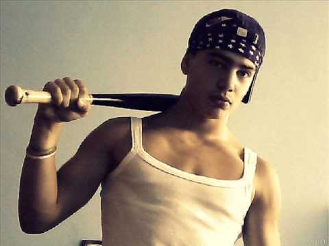 Mclovinnn Feat. Pal - Keep Ya Head Up