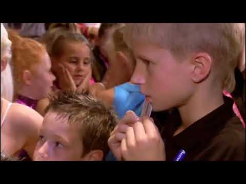 Wonderland - S03E01 (2010-10-13) - Boy Cheerleaders [Clip]