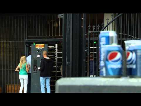 Glas- en blikverbod rond PSV - Milan