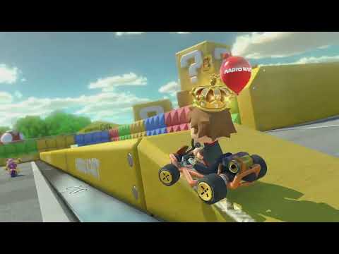 thumbnail video image 2 of Mario Kart 8 Deluxe, Edición Estándar para Nintendo Switch, 2 of 5