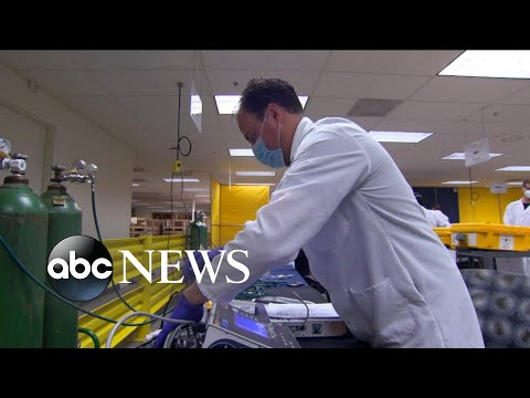 醫護人員爭先恐後想辦法增加呼吸機的供應。 (Health care workers scramble for ways to increase the supply of ventilators)