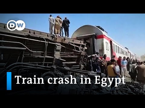 埃及火車相撞致32人死亡｜DW新聞網 (At least 32 people killed as trains collide in Egypt | DW News)