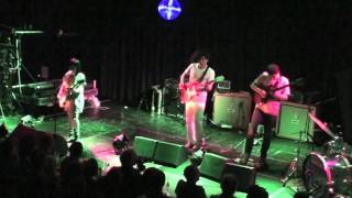 Deerhoof performing Qui Dorm, Només Somia, Hey I Can and Let&#39;s Dance the Jet