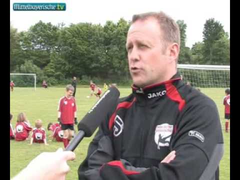 Junge Kicker in der Fussballschule