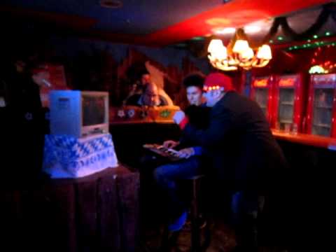 Freaky Piano Medley with Mini-Keyboard – Thomas Krüger & "Karaoke Boss" Martin Martini (Q-Dorf 2011)