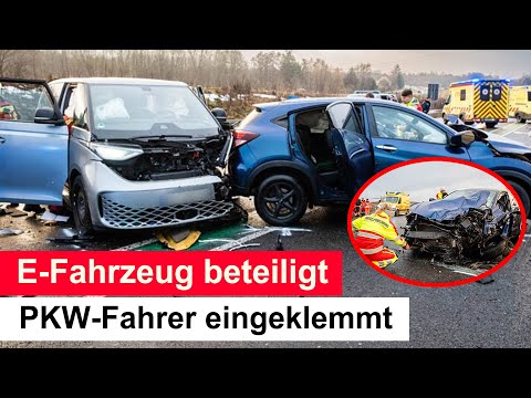 Serious accident on the S95: Electric bus collides with a car