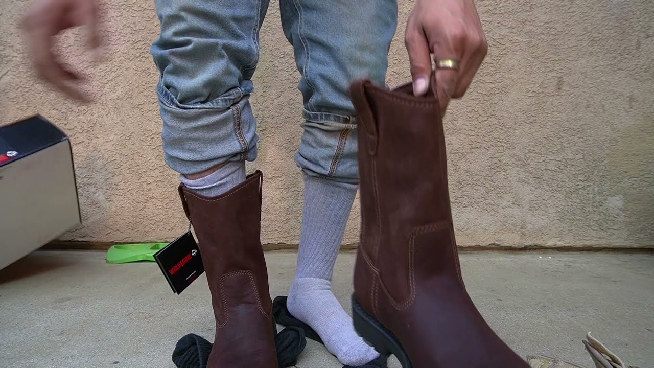 mis nuevas botas y calcetines de trabajo