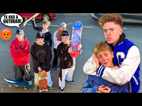 LOS ABUSONES VIENEN A PEGAR A MI HERMANO PEQUEÑO... PELEA