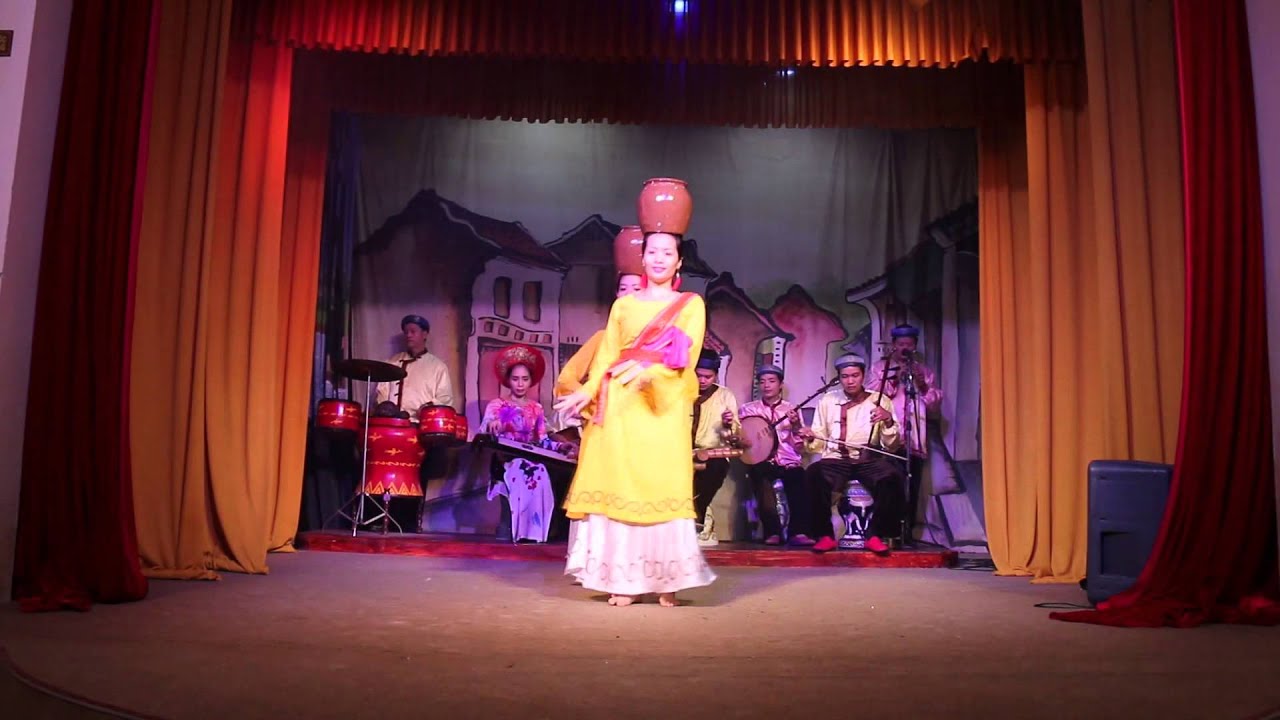 Hoi An Traditional Art Performance Theatre offers captivating shows that showcase Vietnam's cultural heritage through traditional music, dance, and storytelling.
