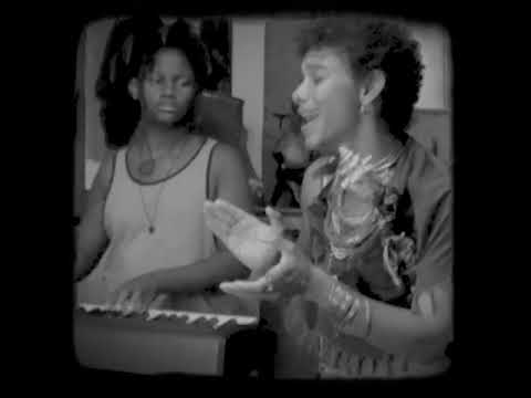 Amai Kuda et Les Bois - HIT THE ROAD TRUMP- Election 2020 Anthem - Dump Trump 2020