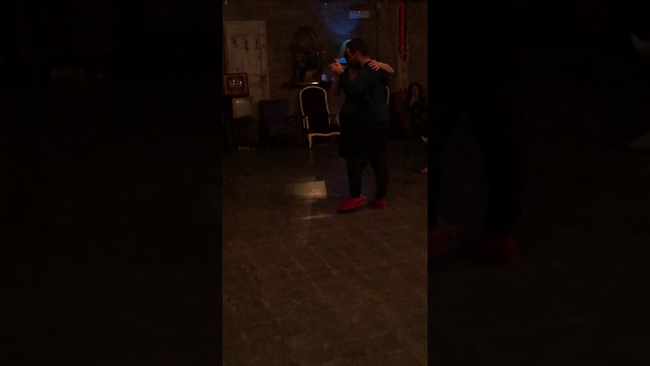 Video thumbnail for Flora Benedetti e Oriel Toledo impro alla Milonga Si Mikasa